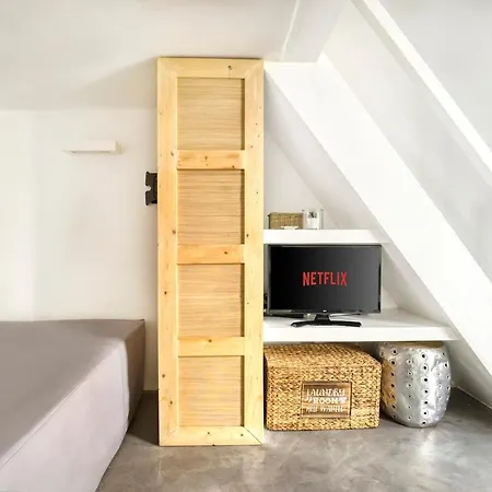 Mykonos Yialos Town Loft - By Hospirit