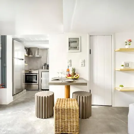 Mykonos Yialos Town Loft - By Hospirit Daire *